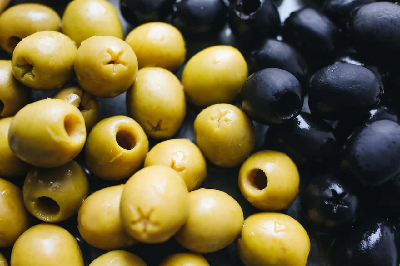 Can Pregnant Women Eat Olives Safely? Benefits and Risks